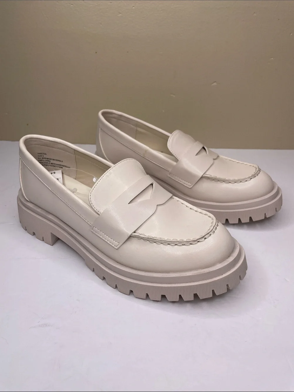 FALLS CREEK Cream VANESSA Memory Foam Prep Platform Lug Sole Penny Loafer NWT 9